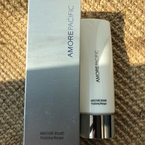 Amore Pacific Moisture Bound Vitalizing Masque